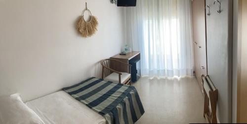 Single Room with Lateral Sea View room in Hotel Sirenetta