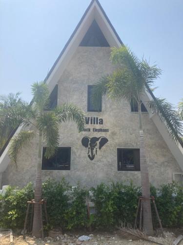 Villa Black Elephant