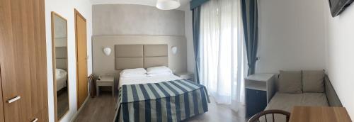 Deluxe Double Room with Frontal Sea View image 7