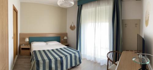 Deluxe Double Room with Frontal Sea View image 8