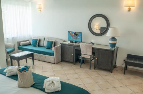 Junior Suite with Sea View (4 Adults) room in JR Resort Elba International