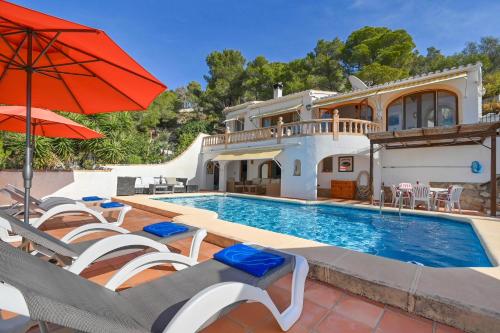 Casa Patricia by Aguilarent