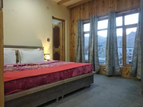 White House Leh - image 2