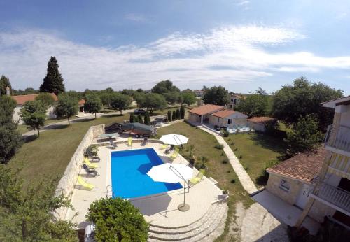 Guest House with Pool Villa Fjord