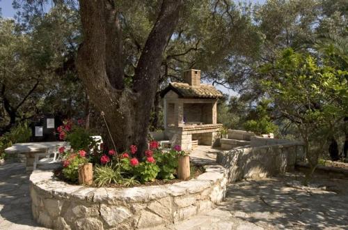 Nikatsas Cottage No 2 - image 2