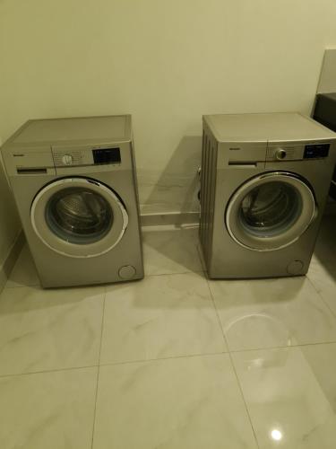 2 Bed Luxury Apartment Pool Gym Cinema - image 4