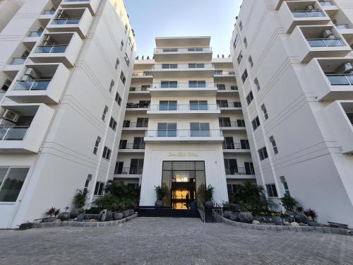 2 Bed Luxury Apartment Pool Gym Cinema - image 8