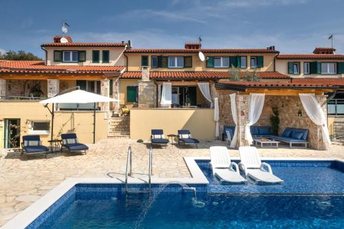 Villa Kalista Istriana near Fazana for 10 people with private pool & sea view - Accommodation - Gajana