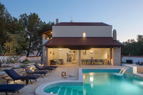 Villa Allegra Istriana in Fazana with sea view & spa - Accommodation - Fažana