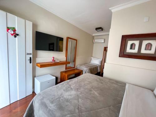 1 double bed, 1 twin bed