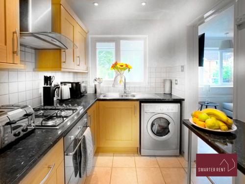 Facilities, Woking - Front Garden Parking Pets Welcome in Greater London