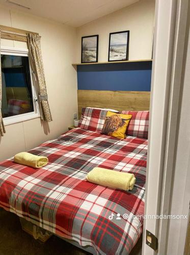 2 Bed Chalet - Sleeps 5 - Garden - Parking - Wifi