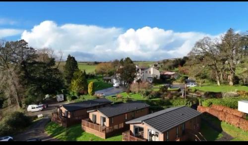 Two Bedroom Lodge In The Country - Owl, Peacock & Meadow