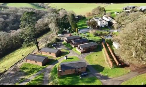 Two Bedroom Lodge In The Country - Owl, Peacock & Meadow