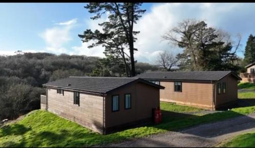 Two Bedroom Lodge In The Country - Owl, Peacock & Meadow