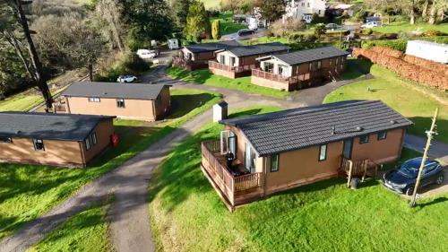 Two Bedroom Lodge In The Country - Owl, Peacock & Meadow