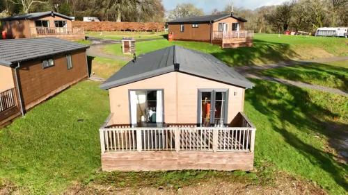 Two Bedroom Lodge In The Country - Owl, Peacock & Meadow