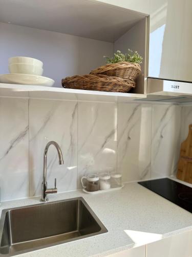 Lazzlla beachside studio apartments in มาเลซิตี้ แอนด์ แอร์พอร์ต