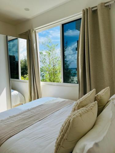 Lazzlla beachside studio apartments in มาเลซิตี้ แอนด์ แอร์พอร์ต