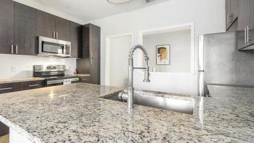 Landing Modern Apartment with Amazing Amenities ID9801X81 in Tampa, USA