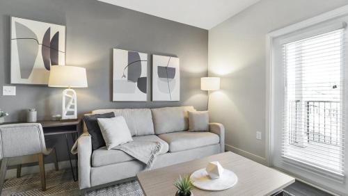 . Landing Modern Apartment with Amazing Amenities (ID9219X15)