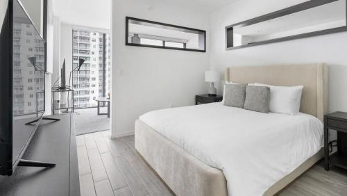 Landing Modern Apartment with Amazing Amenities ID1398X784 in Fort Lauderdale, USA