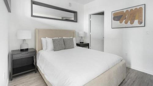 Landing Modern Apartment with Amazing Amenities ID1398X784 in Fort Lauderdale, USA