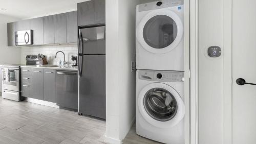 Landing Modern Apartment with Amazing Amenities ID1398X784 in Fort Lauderdale, USA