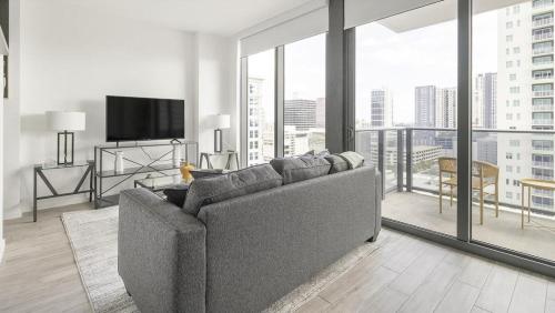 Landing Modern Apartment with Amazing Amenities ID1283X920 in Fort Lauderdale, USA