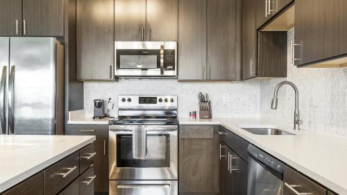 Landing Modern Apartment with Amazing Amenities ID2121X38 in Denver, USA