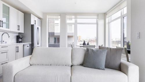 Landing Modern Apartment with Amazing Amenities (ID8566X33) photo 3