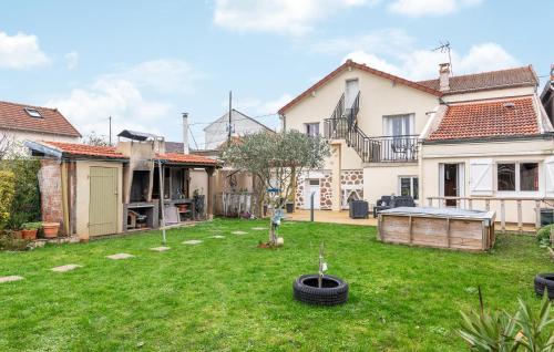 Beautiful Home In Juvisy-sur-orge With Kitchen - Location saisonnière - Juvisy-sur-Orge