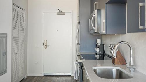 Landing Modern Apartment with Amazing Amenities ID1398X857 in Nashville, USA