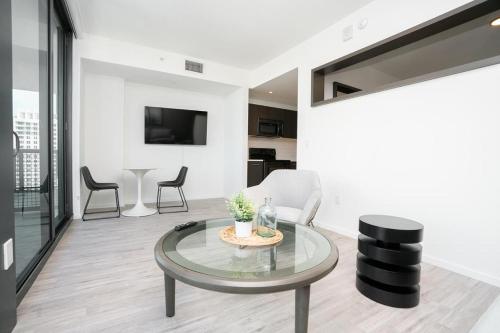 Landing Modern Apartment with Amazing Amenities ID1398X788 in Fort Lauderdale, USA