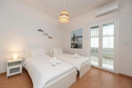 Modern Family Apartment w/Balcony near Acropolis, Atene (foto 4)
