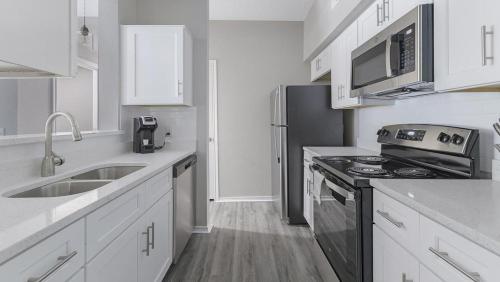 Landing Modern Apartment with Amazing Amenities (ID3078X18) in Plano (TX)