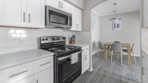 Landing Modern Apartment with Amazing Amenities (ID3078X18) in Plano (TX)