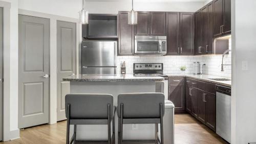 Landing Modern Apartment with Amazing Amenities ID883 in Birmingham, USA