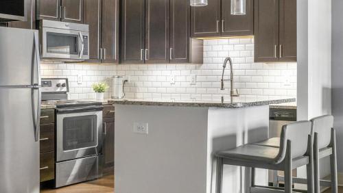 Landing Modern Apartment with Amazing Amenities ID883 in Birmingham, USA