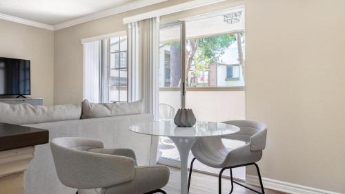 Landing Modern Apartment with Amazing Amenities (ID8322X41) in Chino Hills