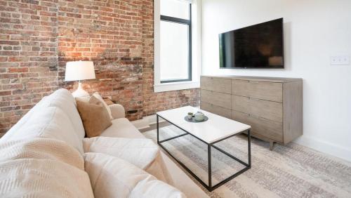 Landing Modern Apartment with Amazing Amenities ID5790X48 in Birmingham, USA