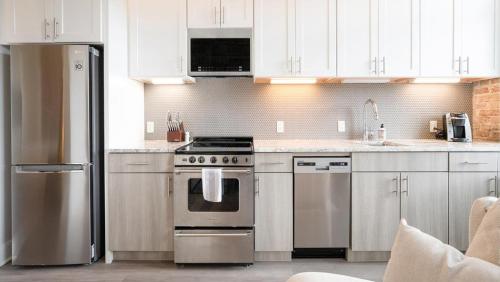 Landing Modern Apartment with Amazing Amenities ID5790X48 in Birmingham, USA