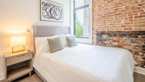 Landing Modern Apartment with Amazing Amenities ID5790X48 in Birmingham, USA