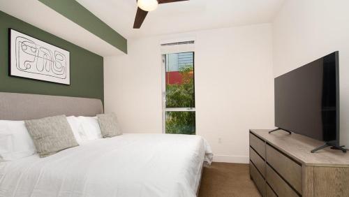 Landing Modern Apartment with Amazing Amenities ID8454X47 in Santa Ana, USA