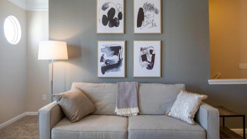 Landing Modern Apartment with Amazing Amenities (ID4703X17)