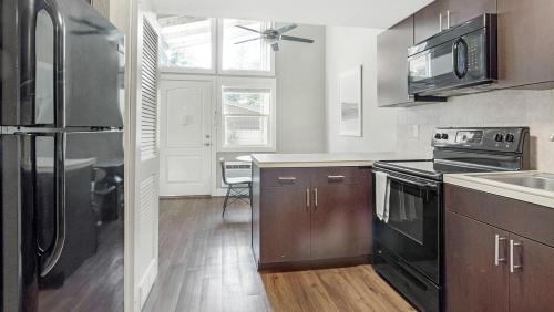 Landing Modern Apartment with Amazing Amenities ID6199X15 in Longmont, USA