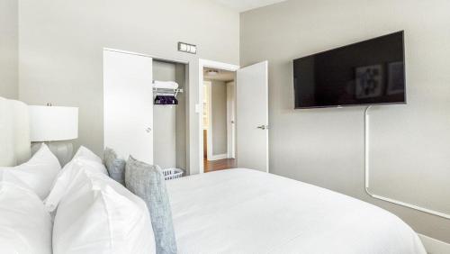 Landing Modern Apartment with Amazing Amenities ID6199X15 in Longmont, USA