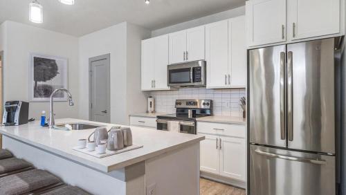 Landing Modern Apartment with Amazing Amenities ID8459X09 in San Antonio, USA