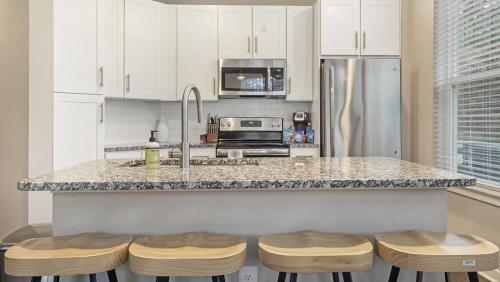 Landing Modern Apartment with Amazing Amenities (ID8082X78) in Falconbridge
