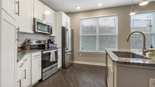 Landing Modern Apartment with Amazing Amenities (ID8082X78) in Falconbridge